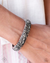 Load image into Gallery viewer, Glimpses of Malibu - Complete Trend Blend - FASHION FIX SET - OCTOBER 2024