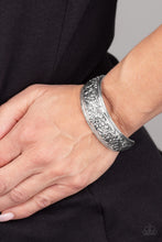 Load image into Gallery viewer, Garden Tropic - Silver - Bracelet
